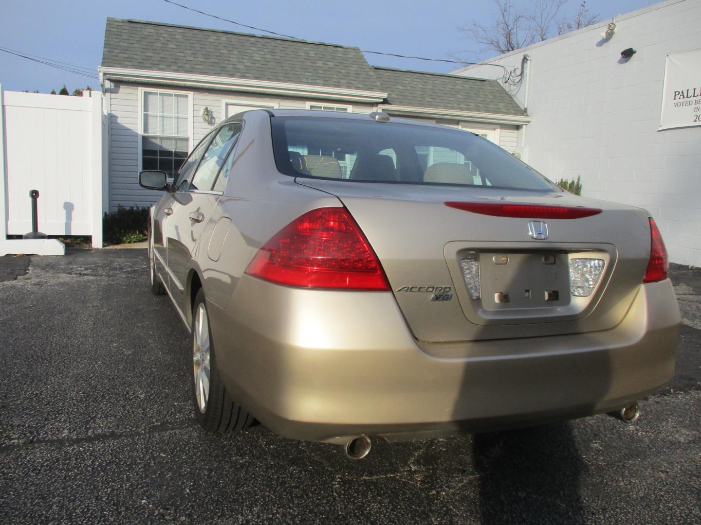 2007 GOLD Honda Accord (1HGCM665X7A) , AUTOMATIC transmission, located at 540a Delsea Drive, Sewell, NJ, 08080, (856) 589-6888, 39.752560, -75.111206 - Photo#4